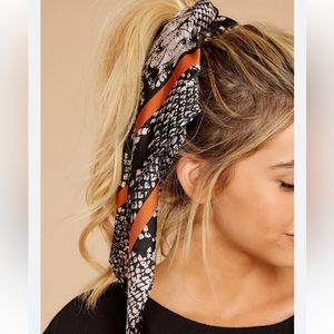 NWOT!! Olive and Pique Scarf